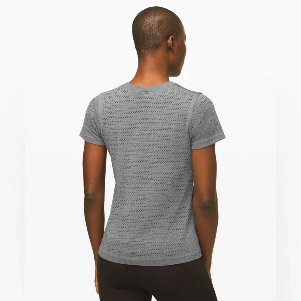 Lululemon Breeze By Squad Gray Short Sleeve Shirt 12 - Picture 9 of 16